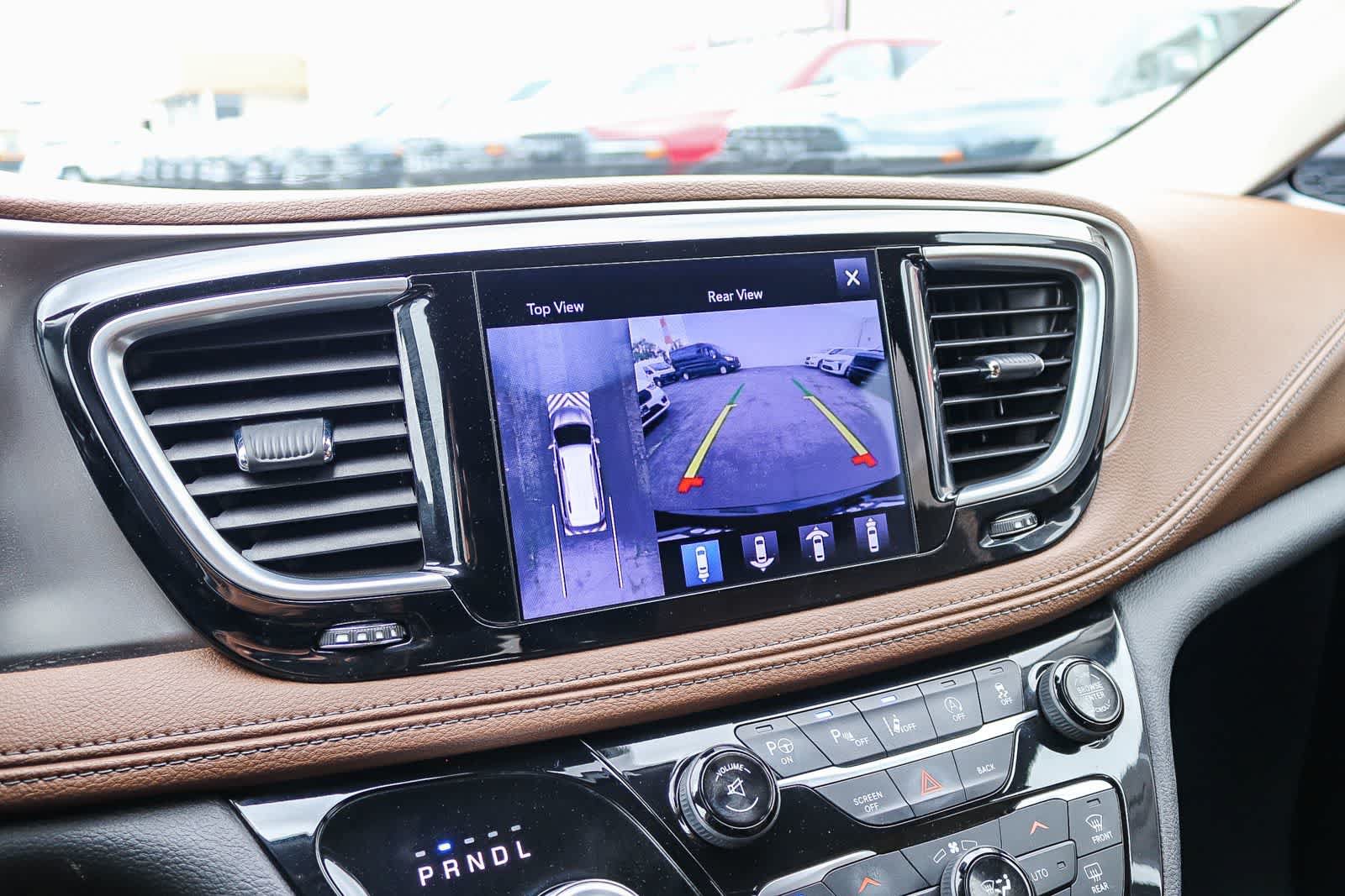 Used 2017 Chrysler Pacifica Limited FWD image 25