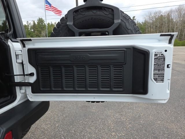 Used 2024 Jeep Wrangler Unlimited Rubicon w/ XTREMEE 35" Tire Package AWD/4WD image 50