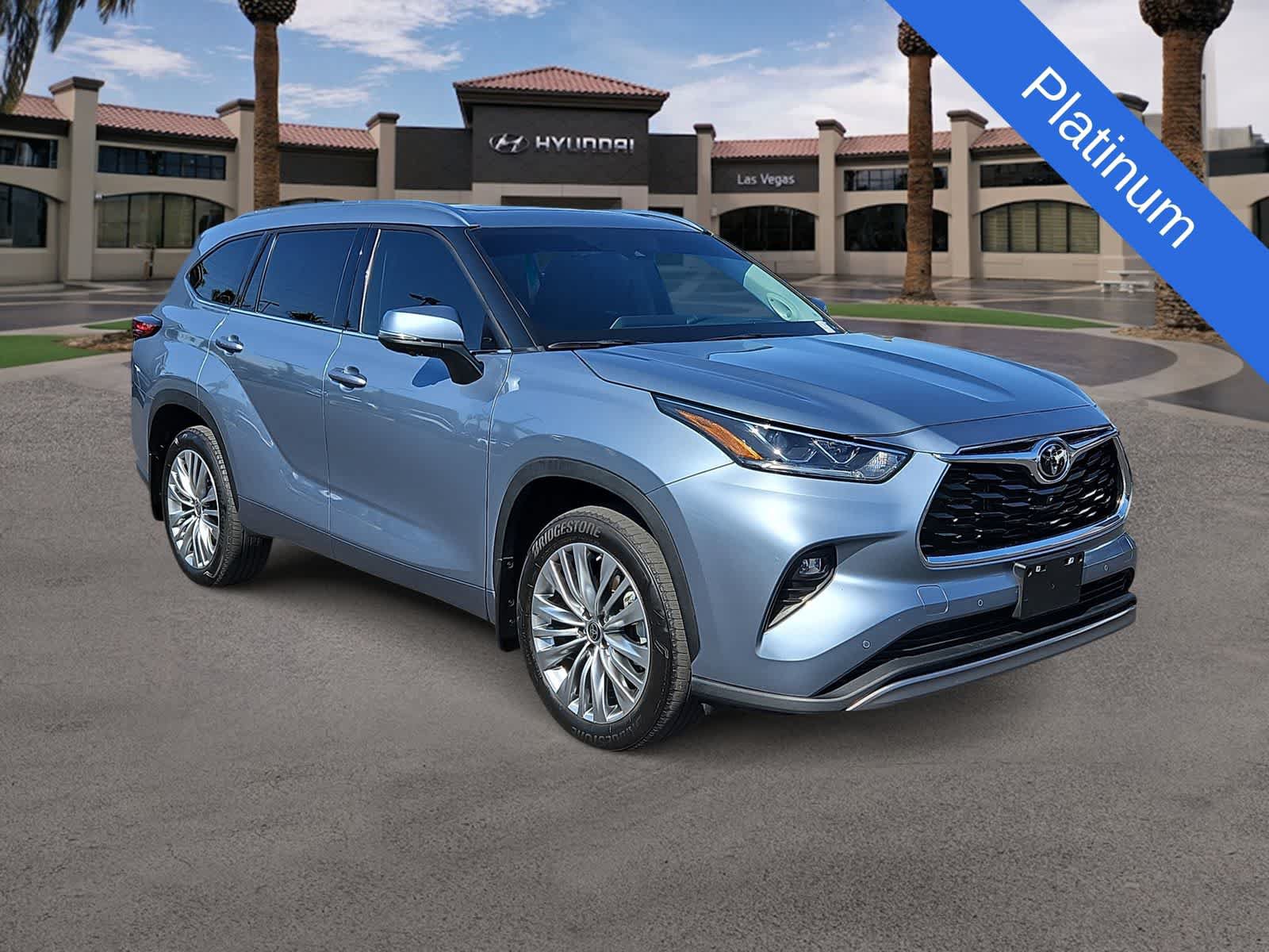 Used 2023 Toyota Highlander Platinum FWD image 2