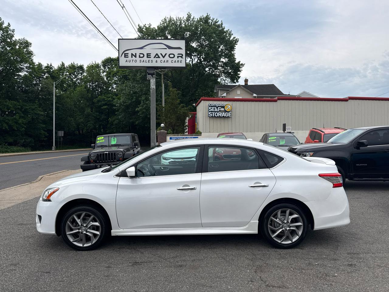 Used 2013 Nissan Sentra SR w/ Driver Pkg FWD image 4