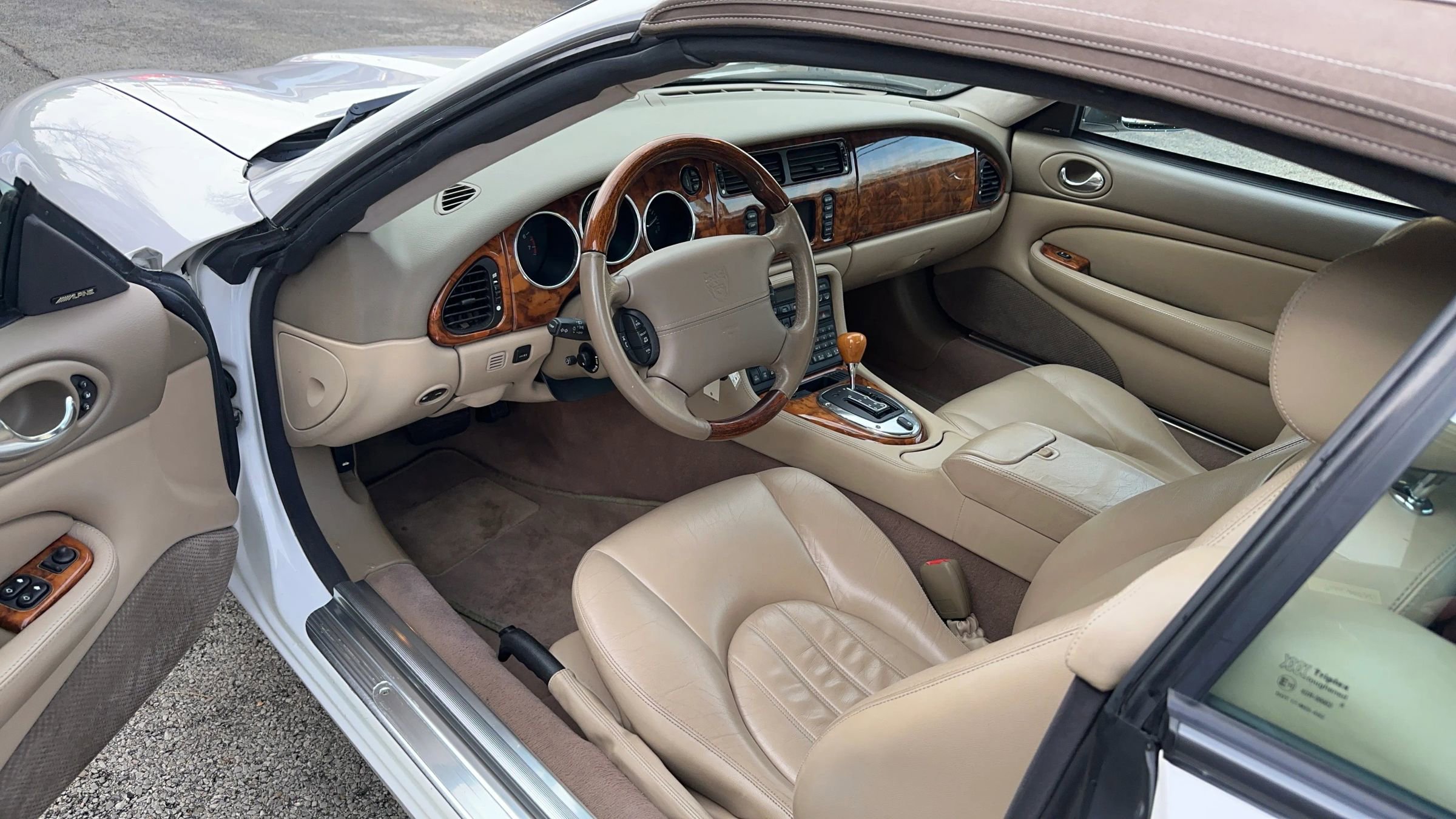 Used 2004 Jaguar XK8 Convertible image 11