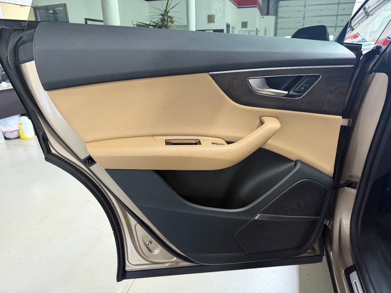 Used 2019 Audi Q8 Premium Plus w/ Premium Plus AWD/4WD image 12