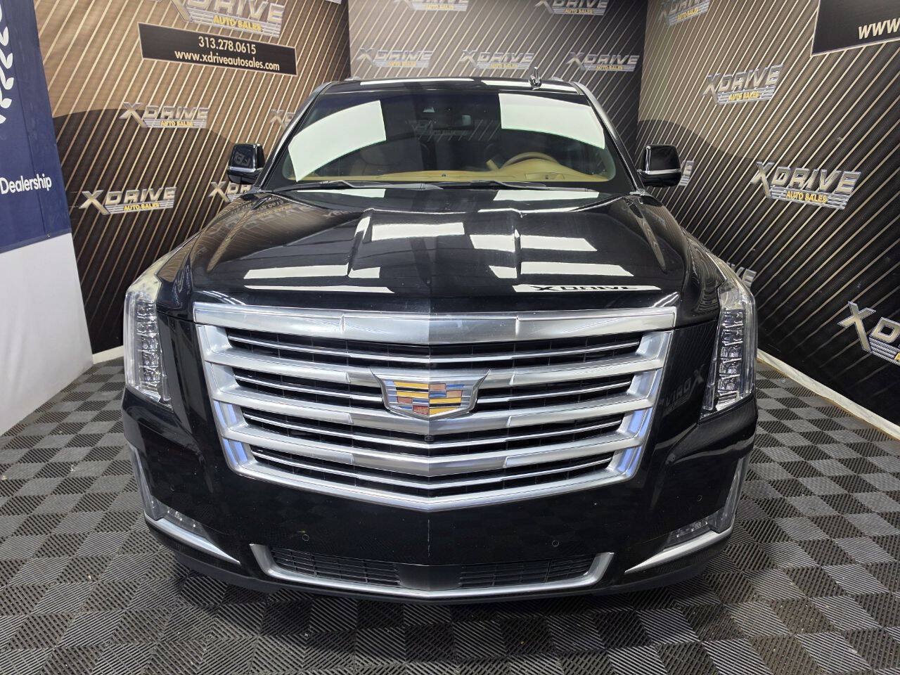 Used 2017 Cadillac Escalade Platinum RWD image 3