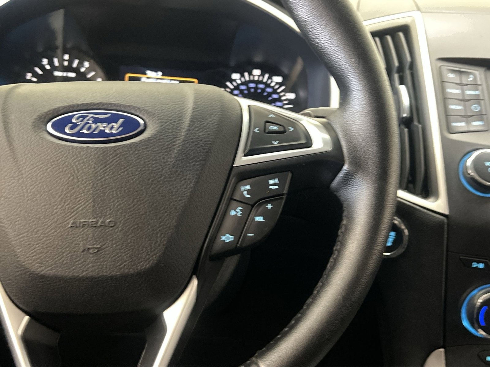 Used 2016 Ford Edge SEL image 34
