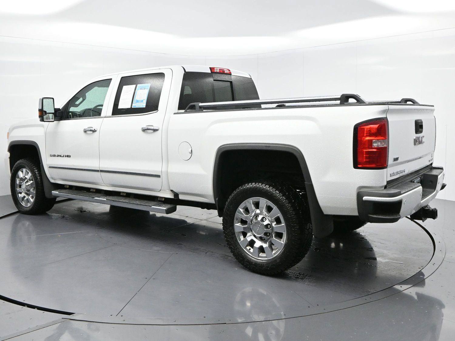 Used 2019 GMC Sierra 2500 Denali w/ Duramax Plus Package AWD/4WD image 5