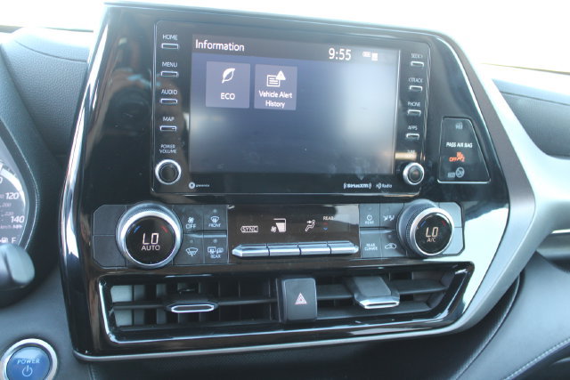 Used 2020 Toyota Highlander LE FWD image 26