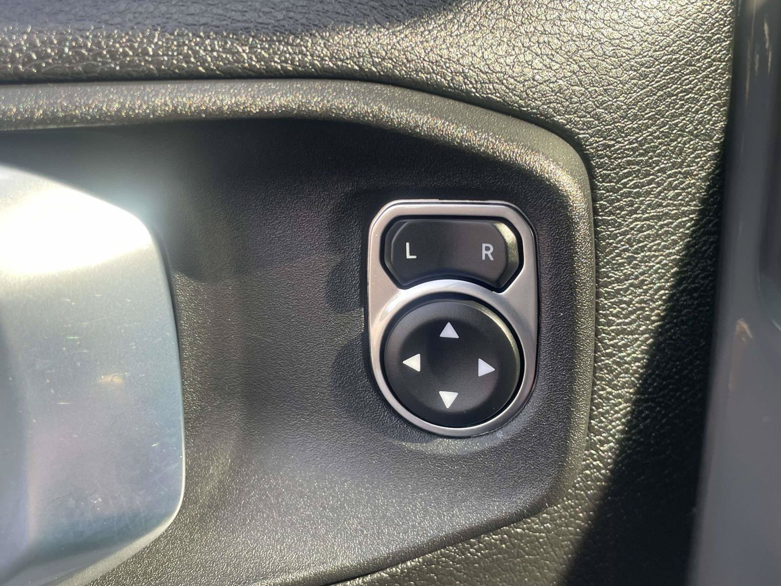 Used 2022 Jeep Gladiator Overland AWD/4WD image 23
