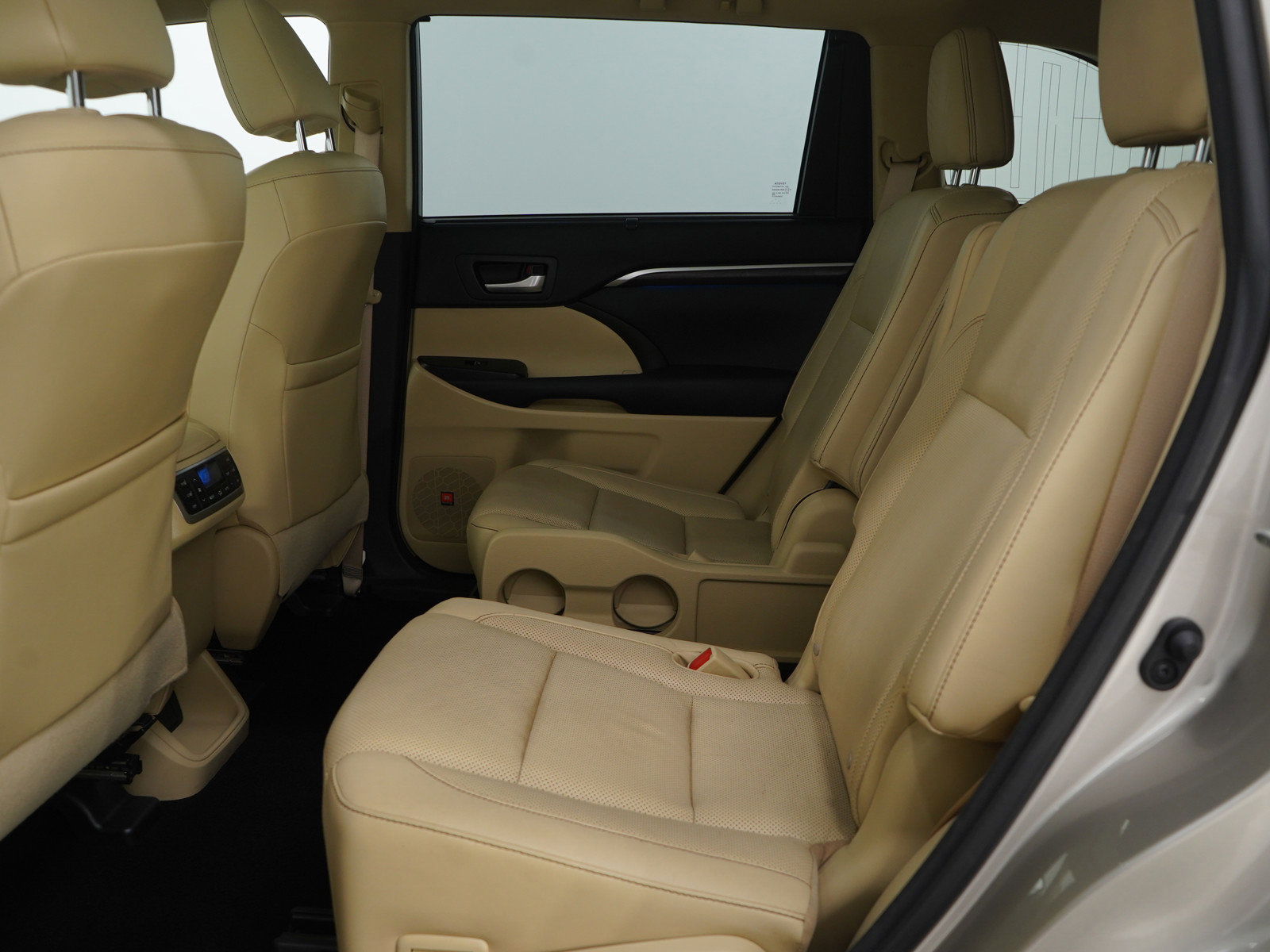 Used 2015 Toyota Highlander Limited Platinum image 16