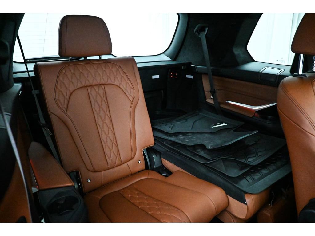 Used 2025 BMW X7 M60i AWD/4WD image 21