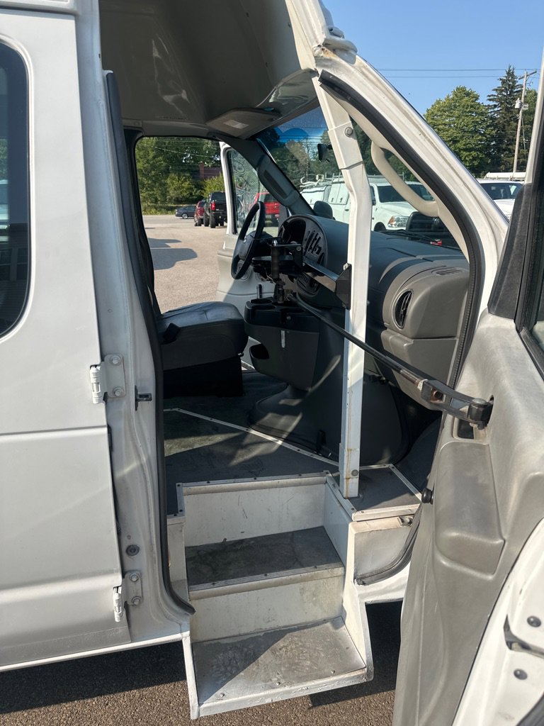 Used 2007 Ford E-250 and Econoline 250 Extended image 12