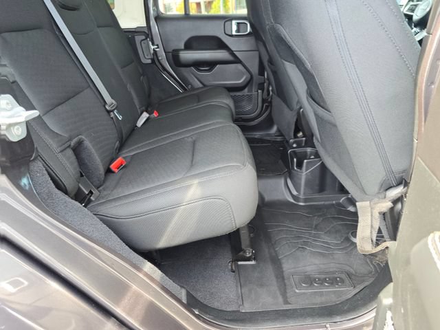 Used 2019 Jeep Wrangler Unlimited Sahara w/ Cold Weather Group AWD/4WD image 35