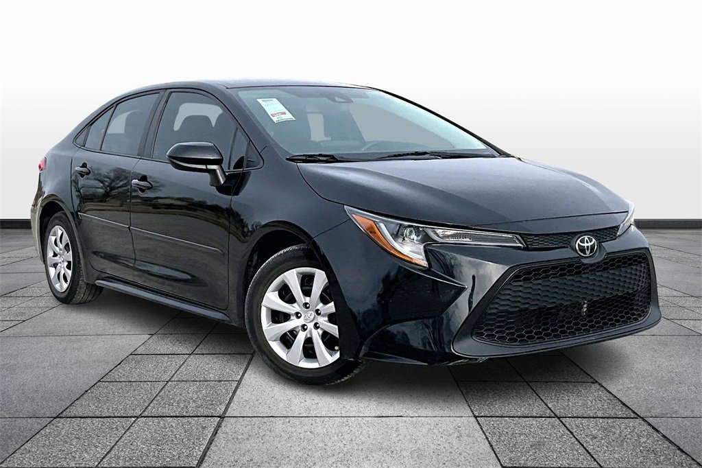 Used 2022 Toyota Corolla LE image 2