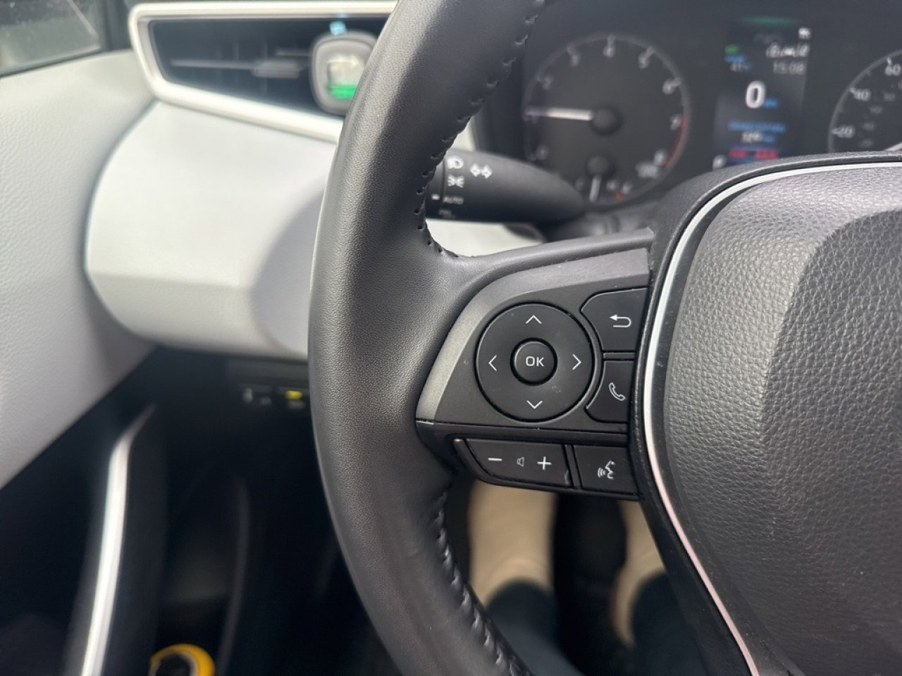 Used 2023 Toyota Corolla SE image 15