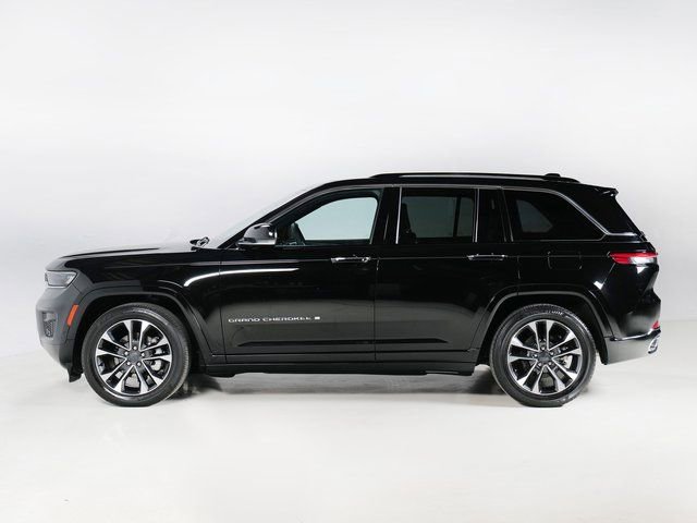 Used 2023 Jeep Grand Cherokee Overland image 2