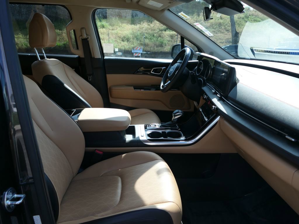 Used 2024 Kia Carnival EX image 27