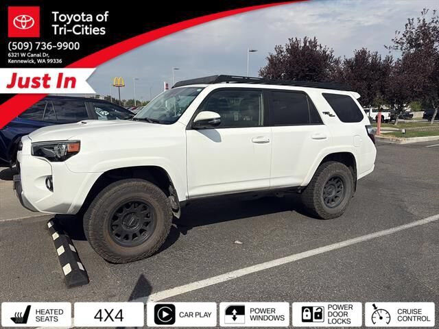 Used 2020 Toyota 4Runner TRD Off-Road Premium w/ Moonroof Package AWD/4WD image 31