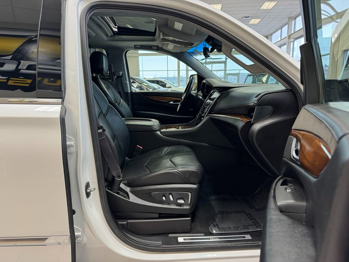 Used 2017 Cadillac Escalade Premium Luxury AWD/4WD image 17