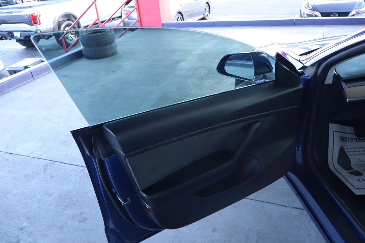Used 2019 Tesla Model 3 Mid Range image 12