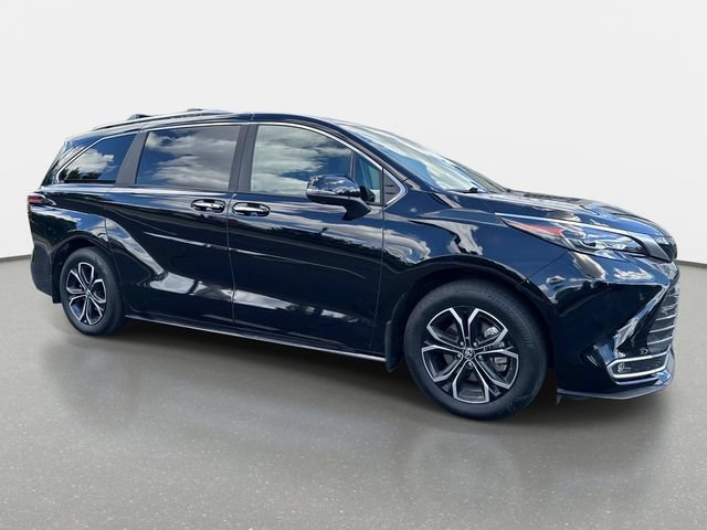 Used 2025 Toyota Sienna Platinum AWD/4WD image 7
