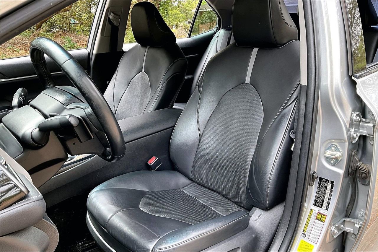 Used 2020 Toyota Camry XSE image 18