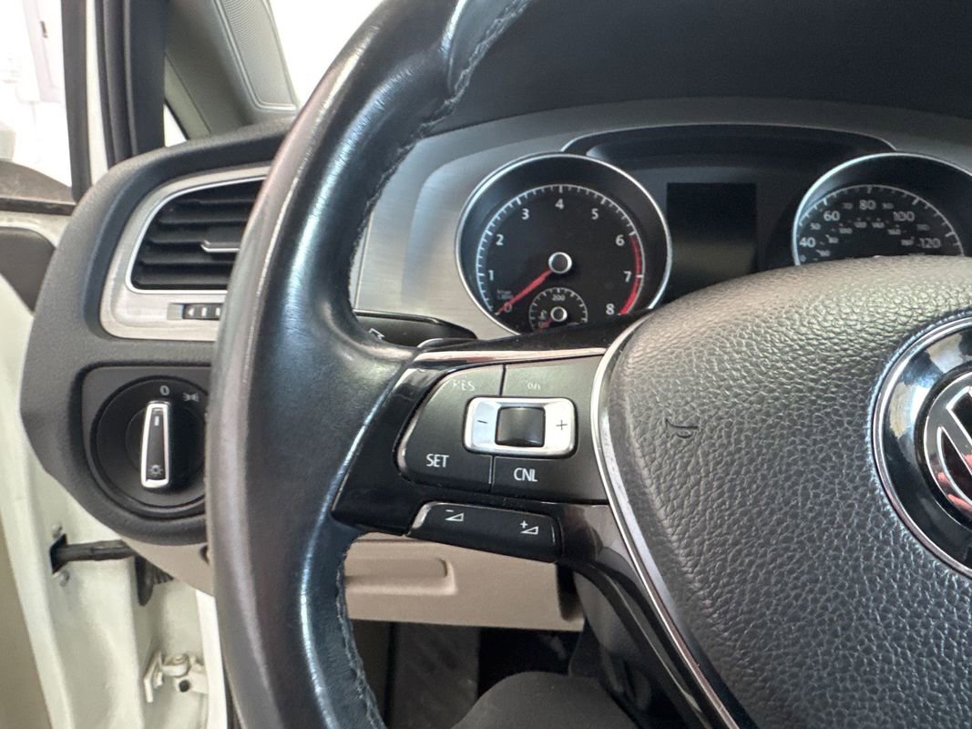 Used 2015 Volkswagen Golf S image 12