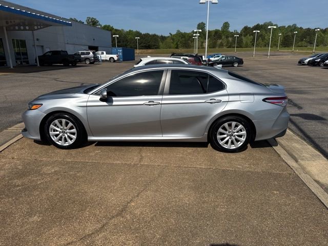 Used 2020 Toyota Camry LE image 8