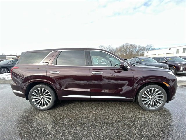 Used 2023 Hyundai Palisade Calligraphy image 2