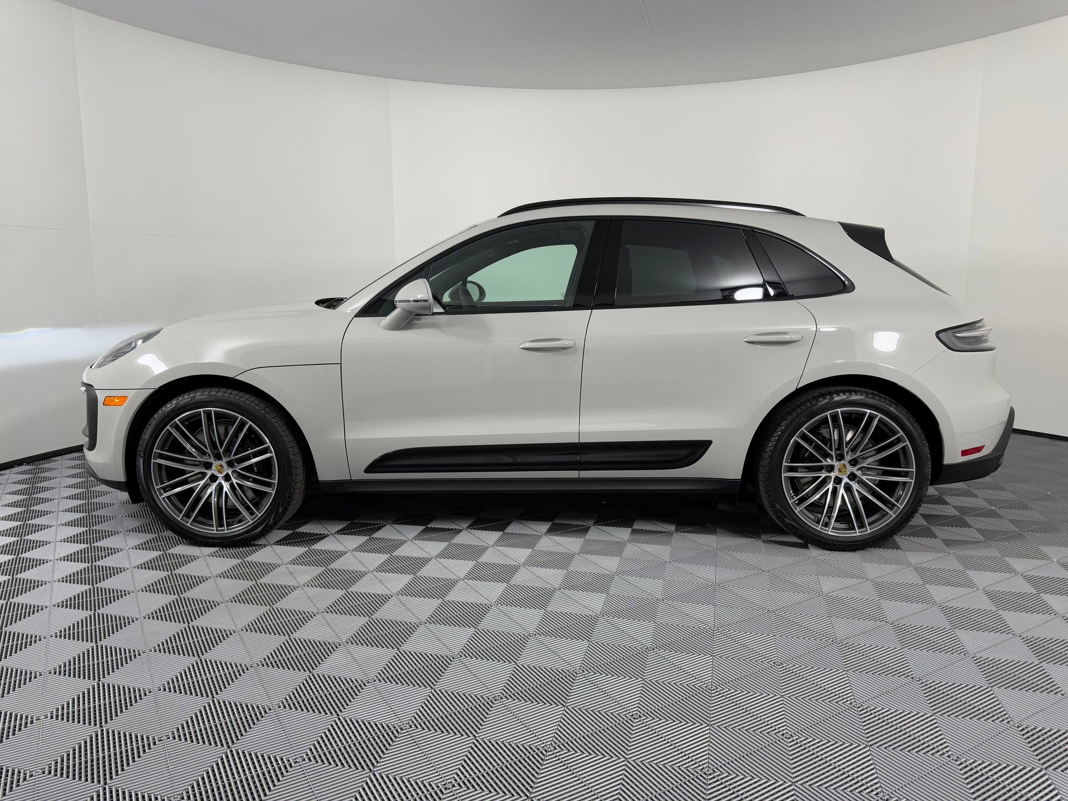 New 2026 Porsche Macan GTS AWD/4WD image 2
