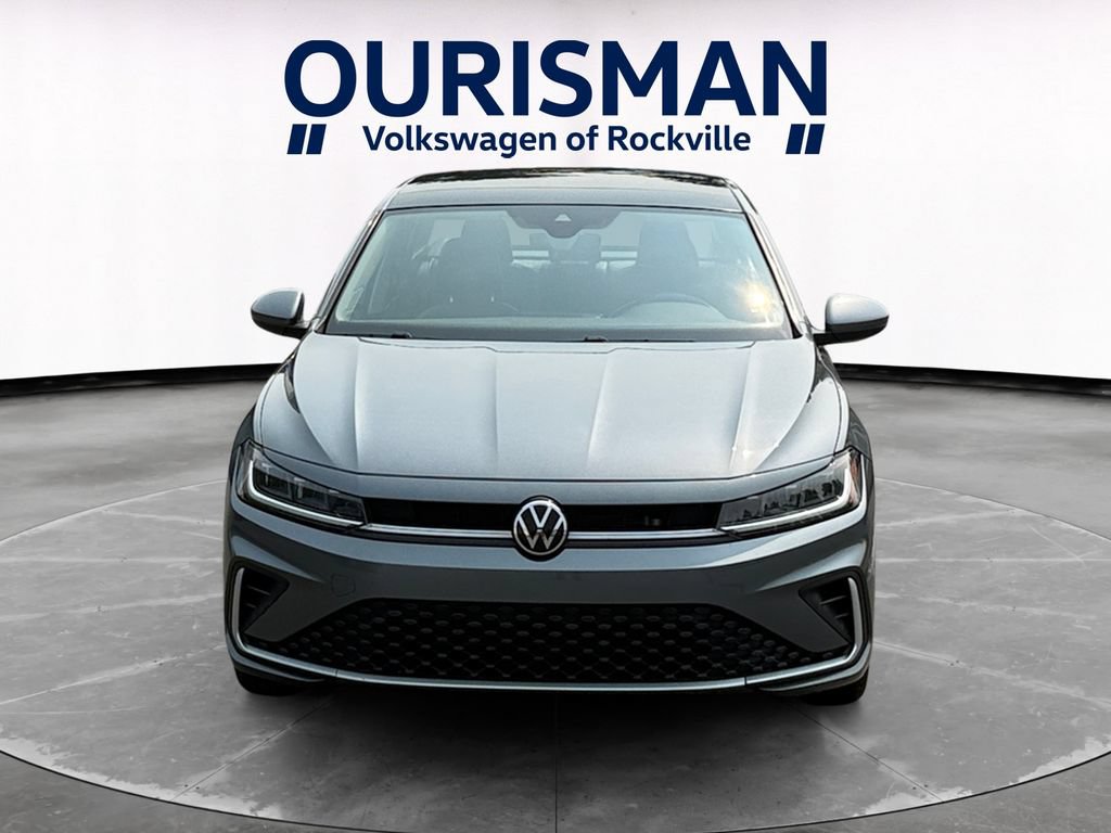 Used 2025 Volkswagen Jetta SE FWD image 8