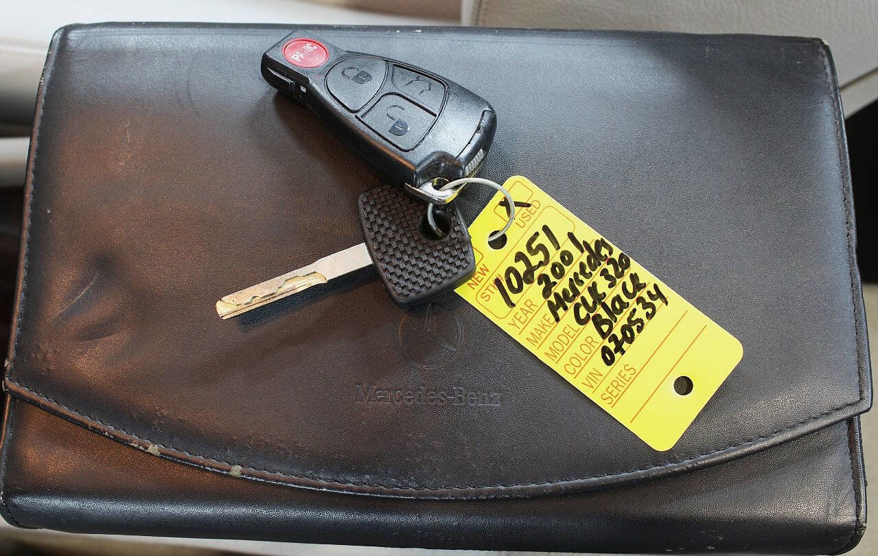 Used 2001 Mercedes-Benz CLK 320 Cabriolet image 29