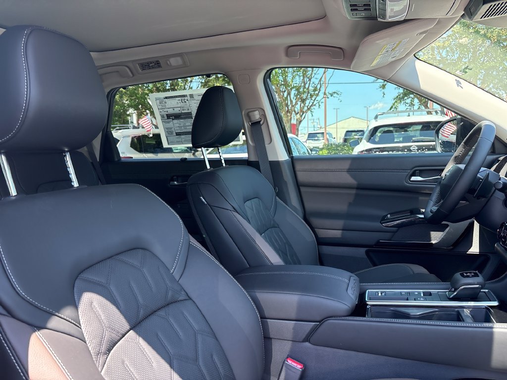 New 2026 Nissan Pathfinder Platinum FWD image 27