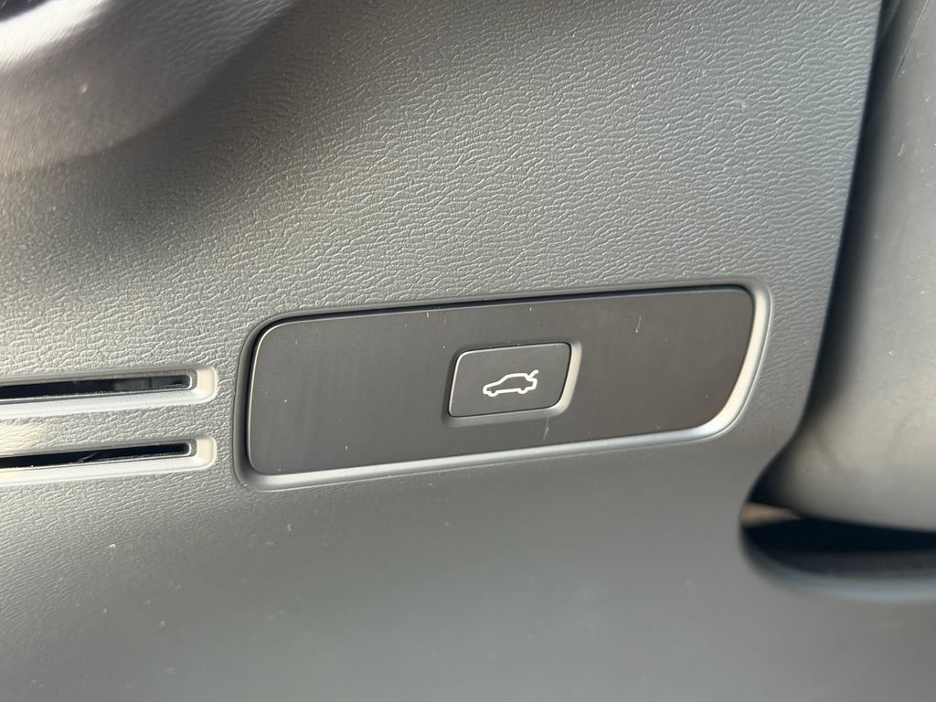 Certified 2023 Volvo XC40 Recharge Plus AWD/4WD image 38