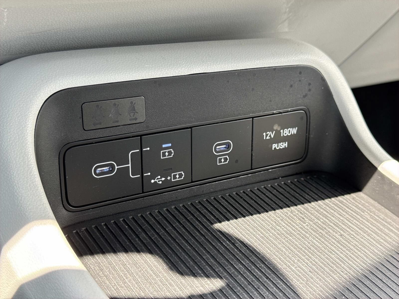 Used 2025 Hyundai Kona SEL AWD/4WD image 12