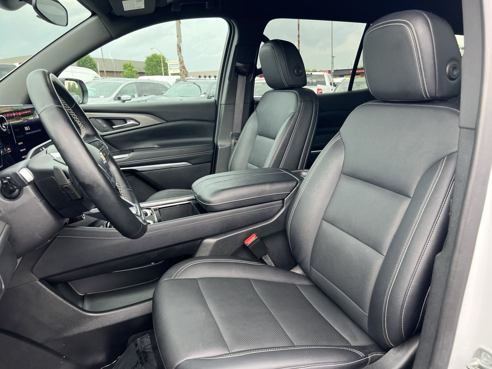 Used 2025 Chevrolet Traverse LT AWD/4WD image 13