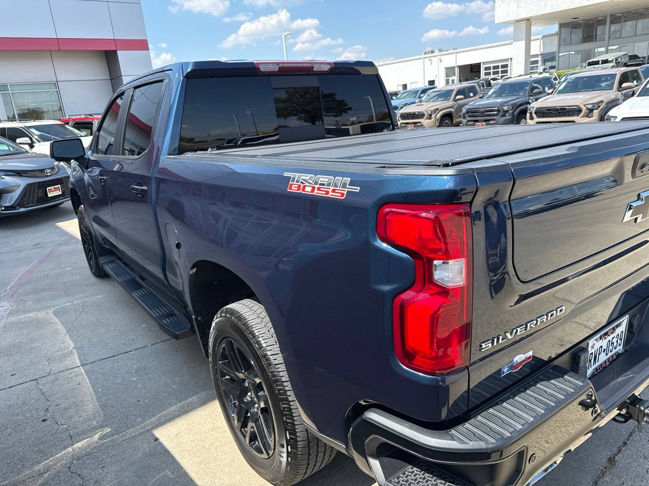 Used 2022 Chevrolet Silverado 1500 LT Trail Boss w/ LT Trail Boss Premium Package AWD/4WD image 6