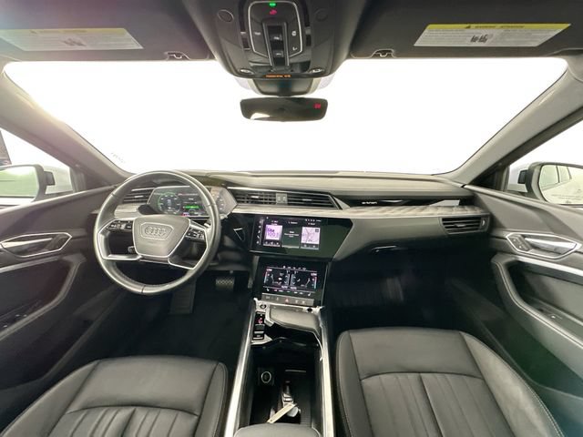 Used 2022 Audi e-tron Premium w/ Convenience Plus Package AWD/4WD image 3