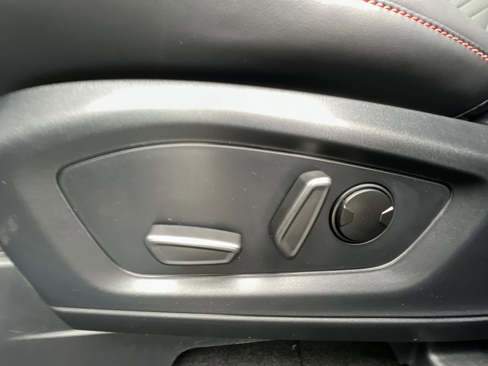 New 2026 Ford Explorer ST-Line w/ ST-Line Street Pack image 14