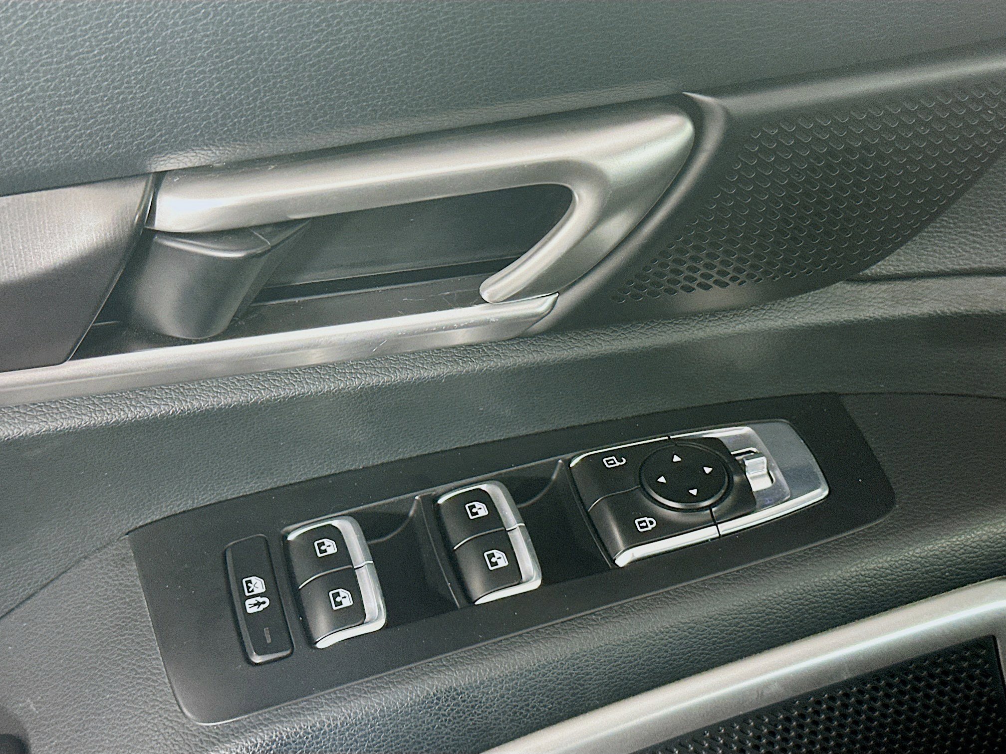 Used 2025 Kia Telluride S image 15