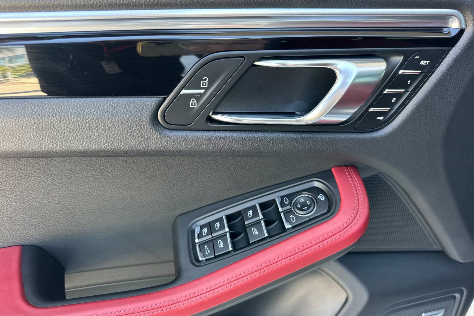 Certified 2023 Porsche Macan S AWD/4WD image 12