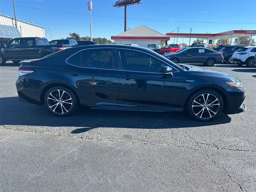 Used 2020 Toyota Camry SE w/ Sunroof Package video 2