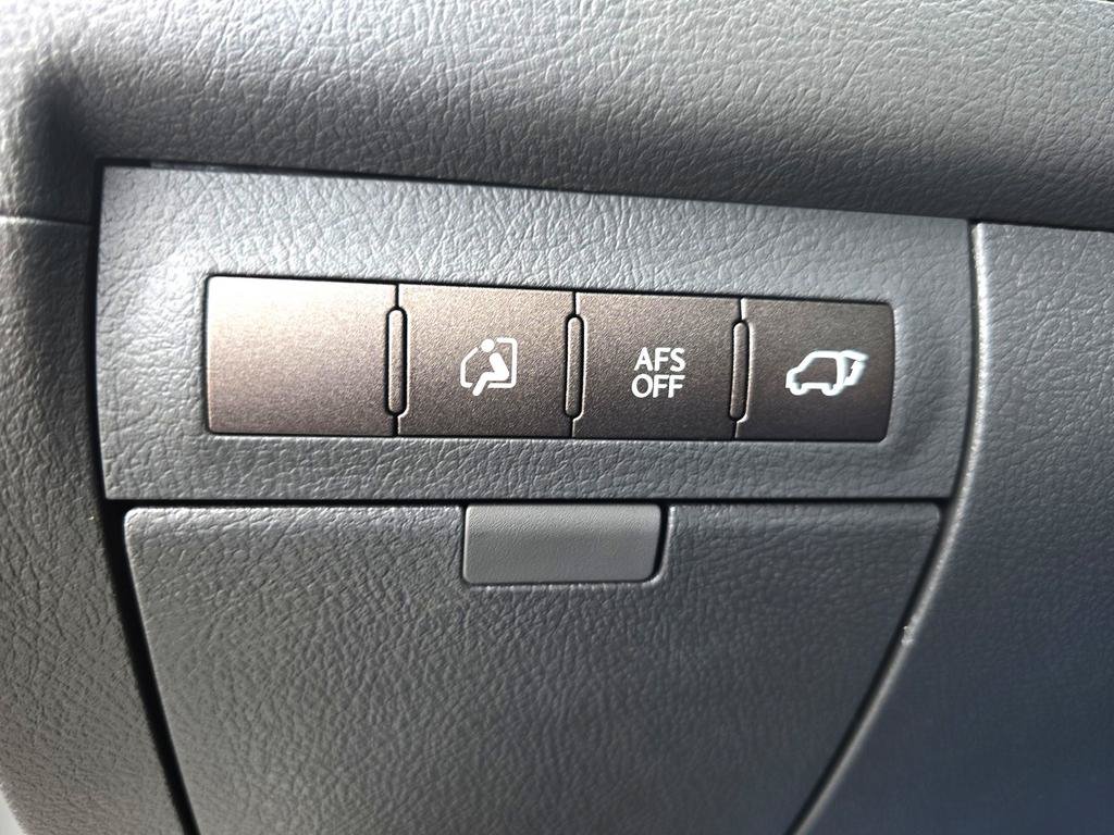 Used 2010 Lexus LX 570 4WD image 21