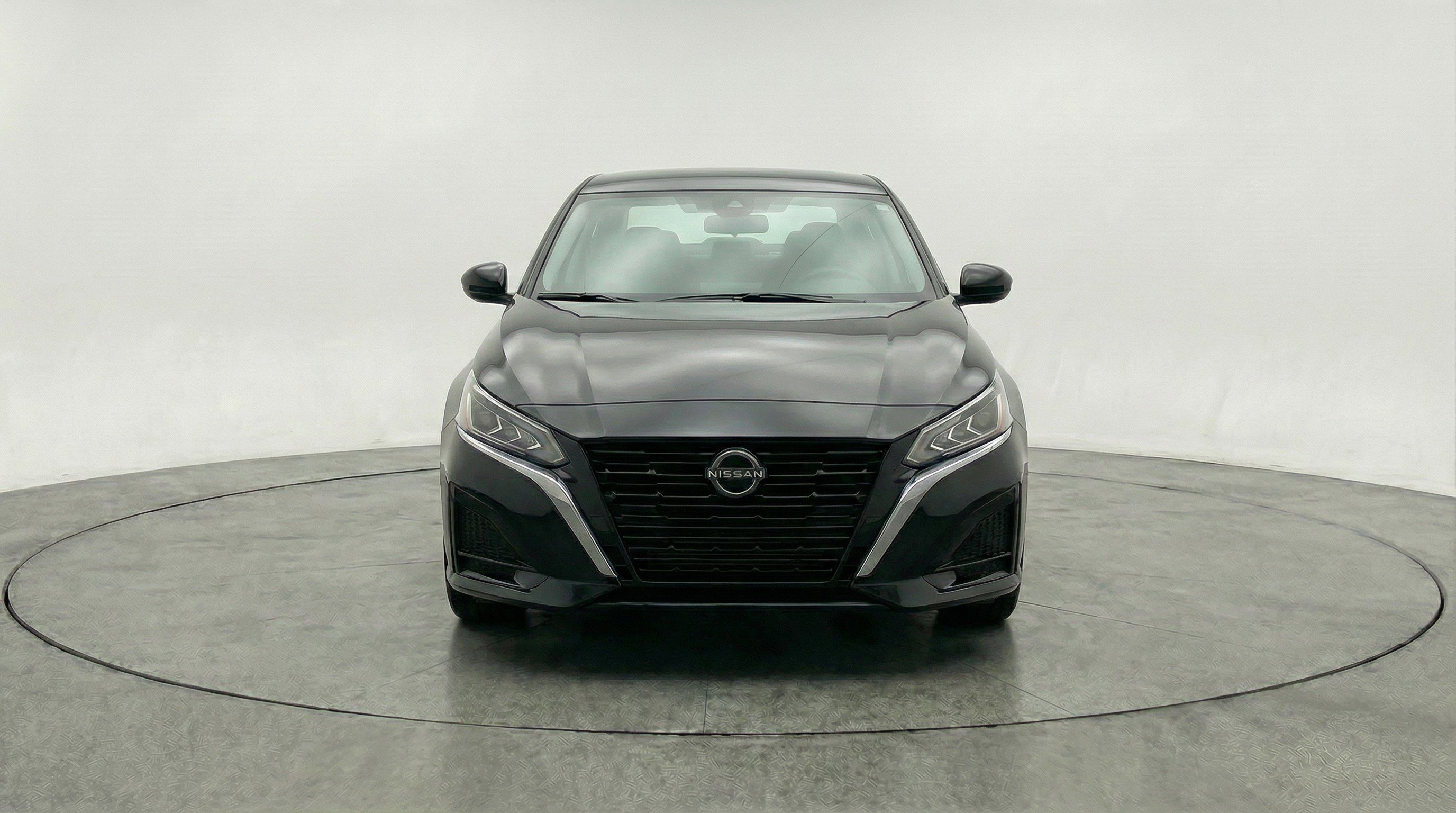 Used 2025 Nissan Altima 2.5 SV image 2