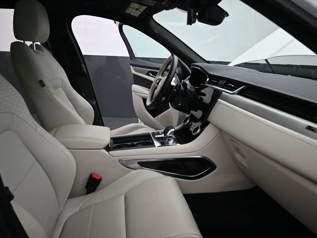Certified 2025 Jaguar F-PACE R-Dynamic S image 5