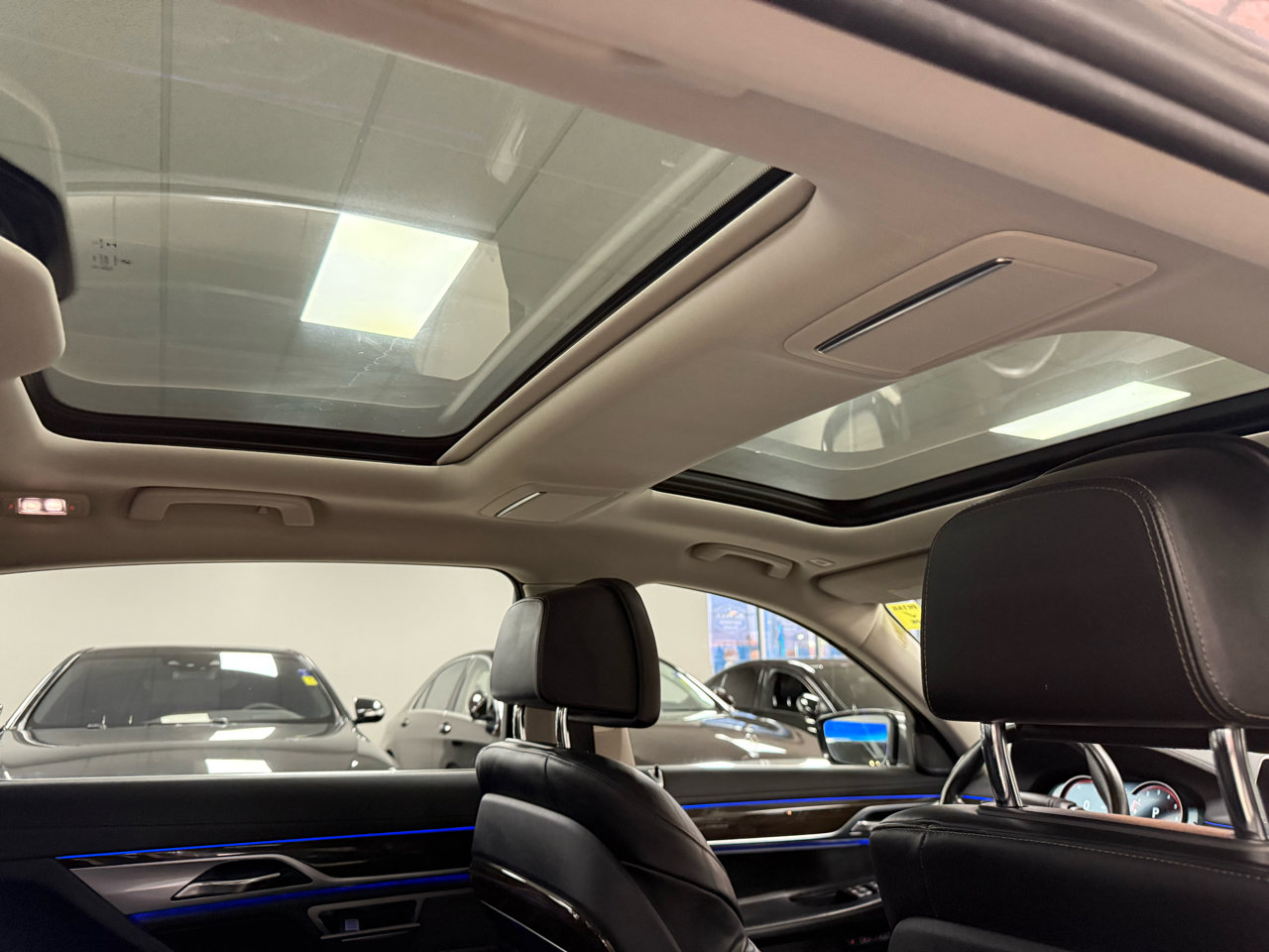 Used 2016 BMW 740i image 22