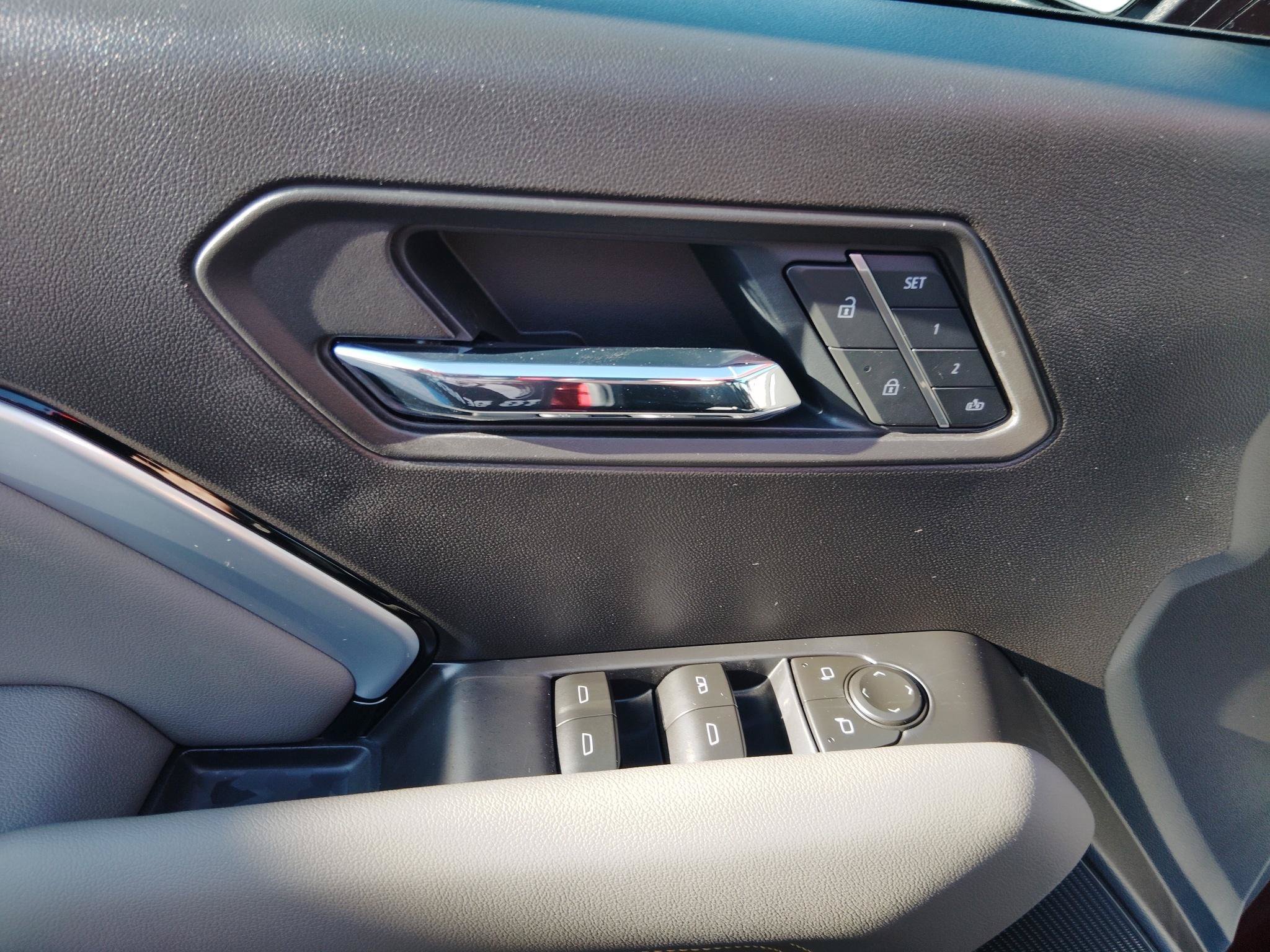 New 2026 Chevrolet Colorado ZR2 w/ Technology Package AWD/4WD image 13