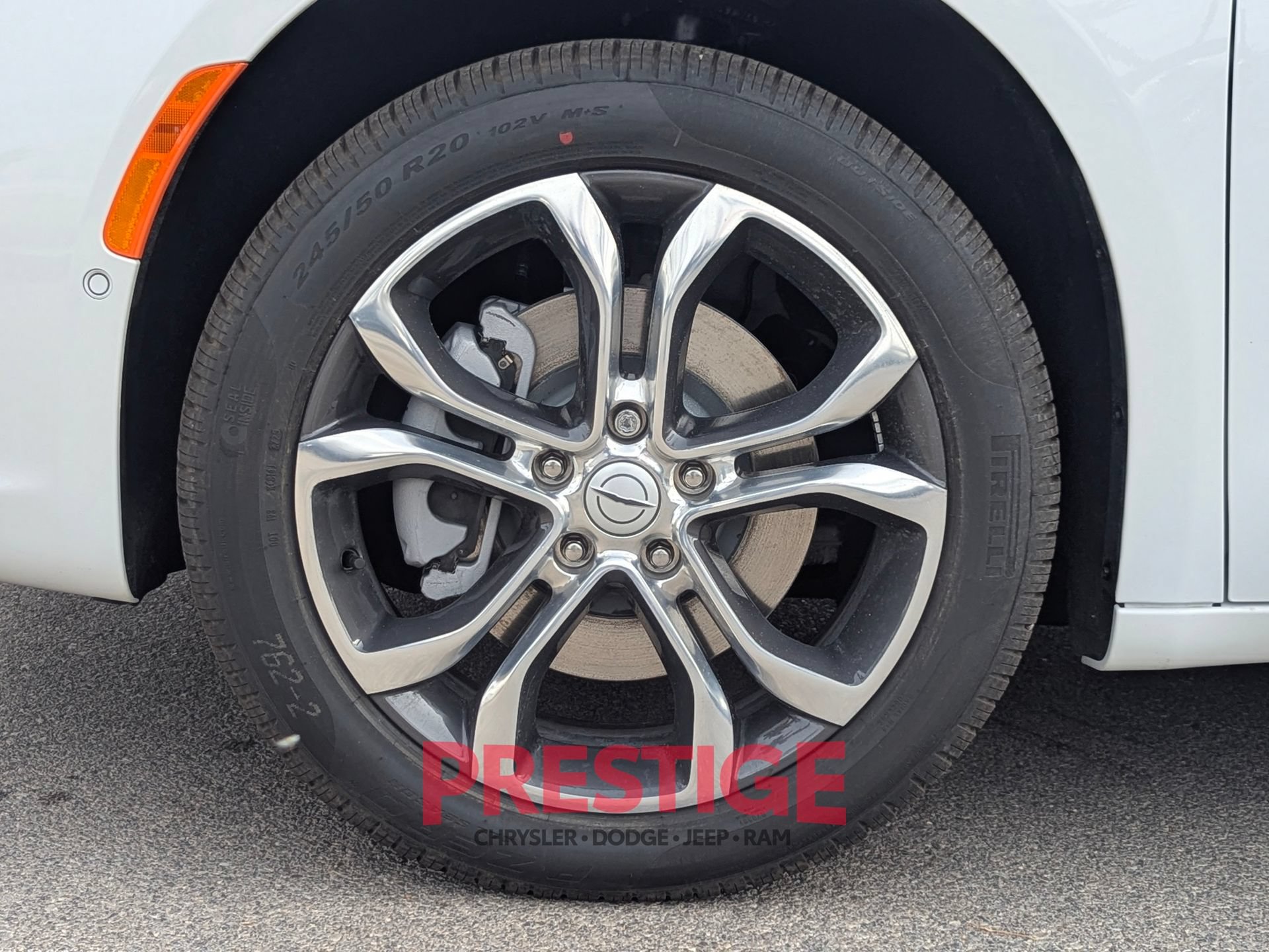 New 2026 Chrysler Pacifica Pinnacle w/ Trailer Tow Group AWD/4WD image 34