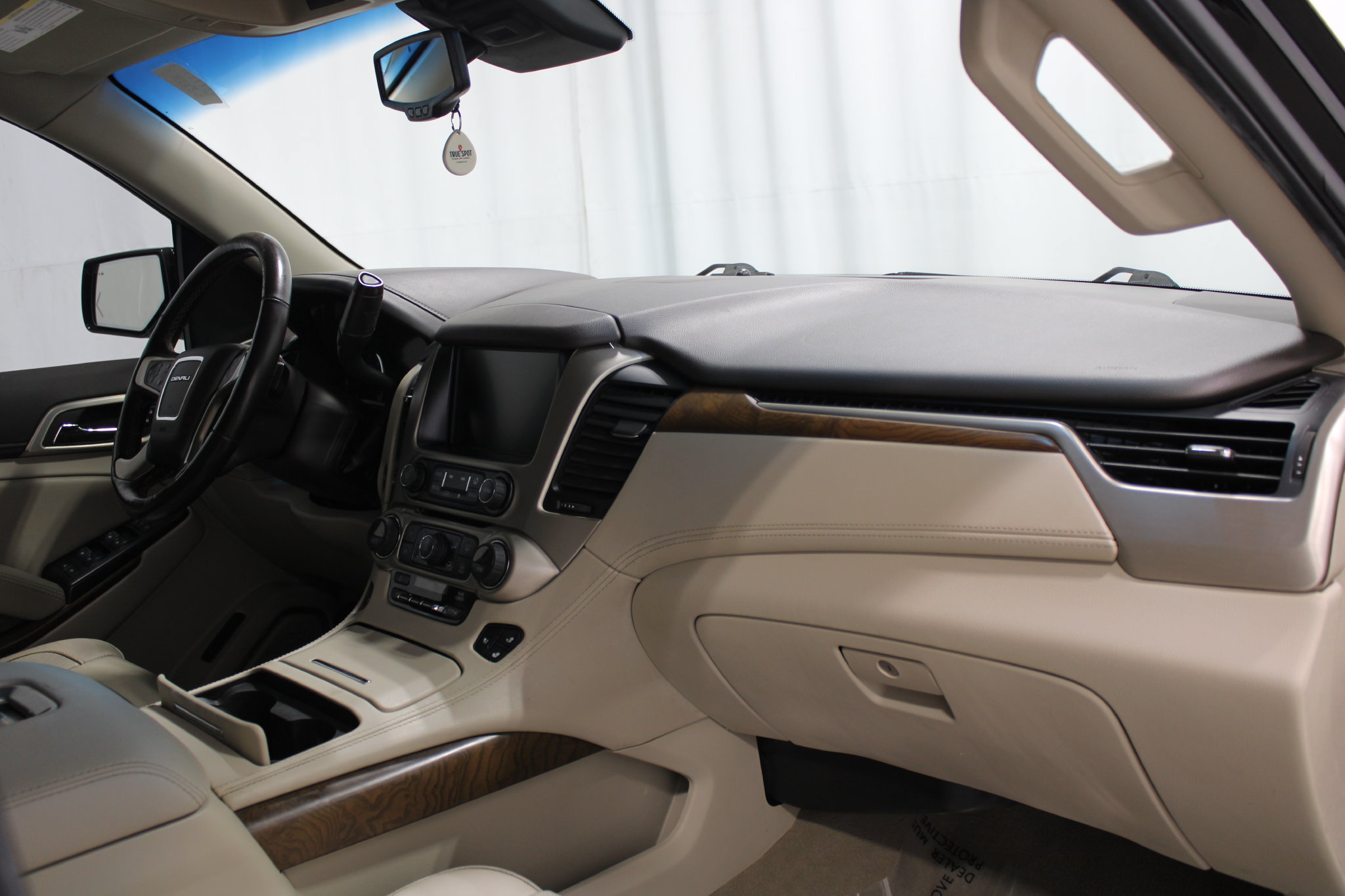 Used 2019 GMC Yukon Denali w/ Denali Ultimate Package AWD/4WD image 28
