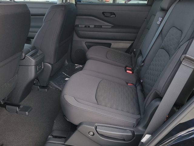 New 2026 Nissan Pathfinder SV image 7