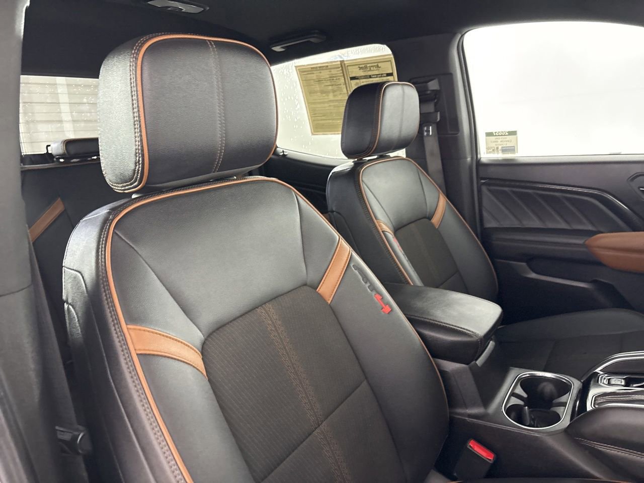 Used 2025 GMC Canyon AT4 image 25