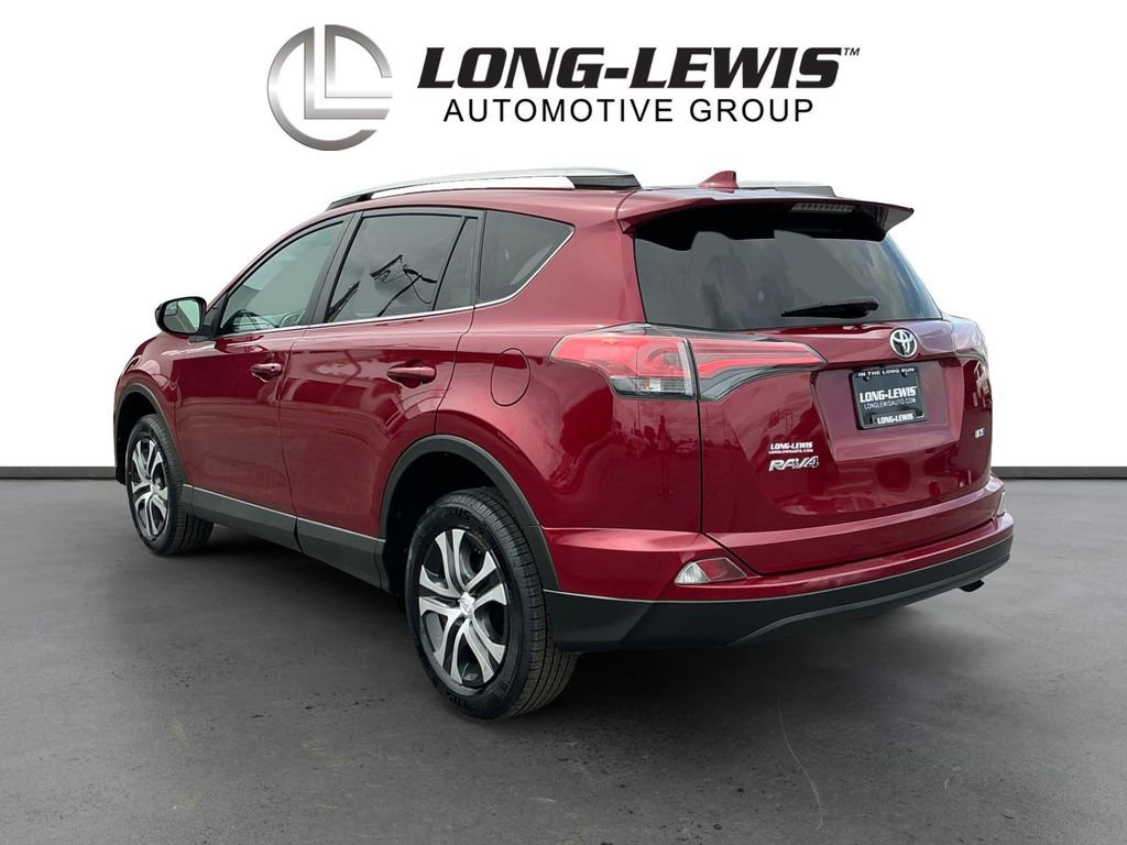 Used 2018 Toyota RAV4 LE FWD image 4